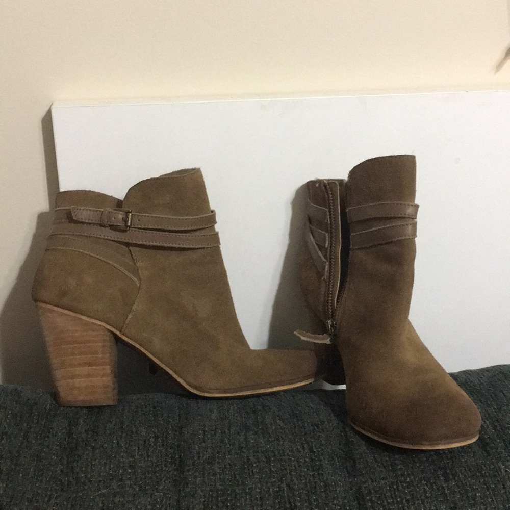 Cute heeled booties!
